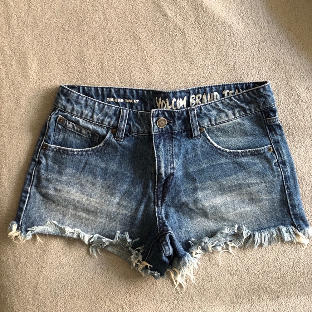 Volcom shorts size 25